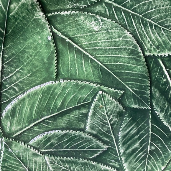 VIETRI FOGLIA LEONARDO MAJOLICA Green Leaf Plate - Picture 5 of 9